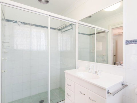 1 / 54 Parkes Airconditioned - Foster Accommodation 5