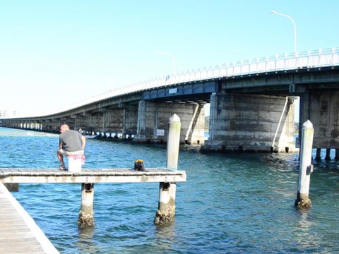 1 / 54 Parkes Airconditioned - Foster Accommodation 3