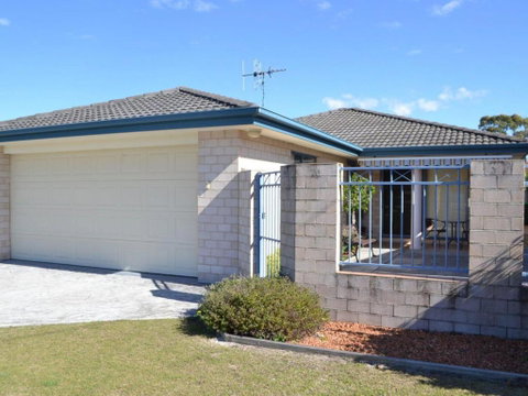 1 / 54 Parkes Airconditioned - Foster Accommodation 1