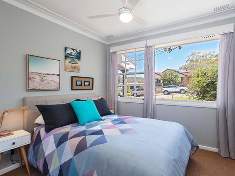 Little Beach House 4 James Crescent Little Beach With Air Con WiFi & Boat Parking! - Foster Accommodation 3