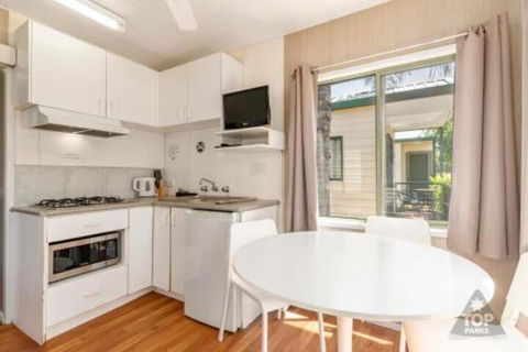 Sunset Top Tourist Park - Foster Accommodation 6