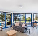 Heritage 202 Overlooking the Water - Foster Accommodation