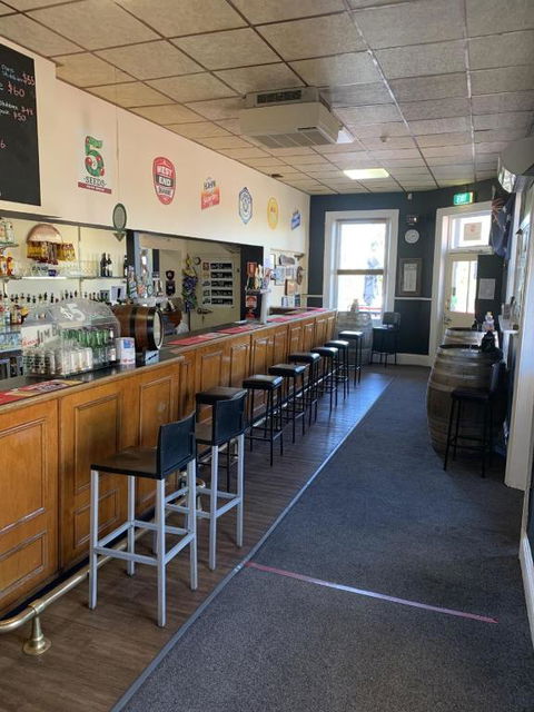 Commercial Hotel Morgan - Foster Accommodation 3