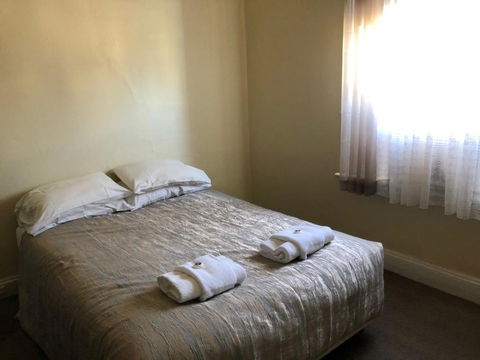 Commercial Hotel Morgan - Foster Accommodation 6