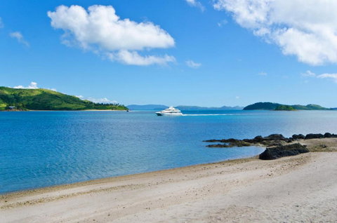 Yacht Club Villa 33 Serenity 4 Bedroom 4 Bathroom House Ocean Views 2 Buggies - Foster Accommodation 5