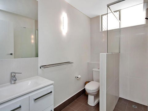 Beachcomber Unit 4 Beachside Unit  - Foster Accommodation 5