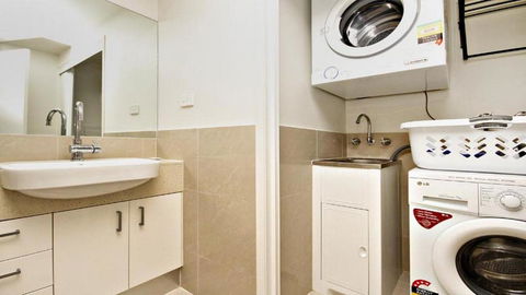 Amalfi Unit 11 Above All Else 50 King Street - Foster Accommodation 4
