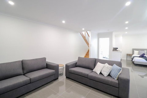 Beachside Oasis - Foster Accommodation 2