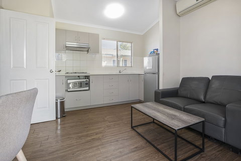 The Cove Holiday Village - Foster Accommodation 5