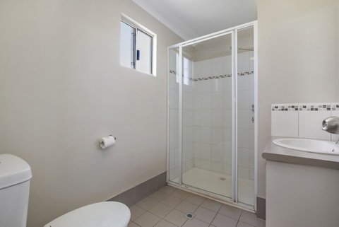 The Cove Holiday Village - Foster Accommodation 1