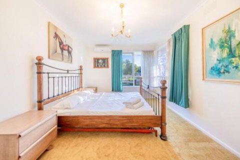 Doncaster Beautiful 4 Bedder+ Walking To Westfield - Foster Accommodation 0