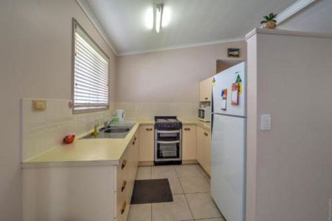 Affordable Holiday Home - Foster Accommodation 7
