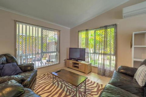 Affordable Holiday Home - Foster Accommodation 0