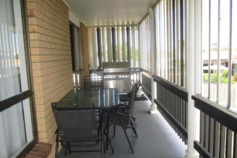 Comfy & Cosy (Upstairs) - Foster Accommodation 7