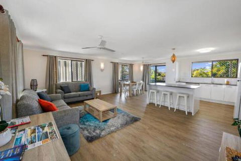 Comfy & Cosy (Upstairs) - Foster Accommodation 3