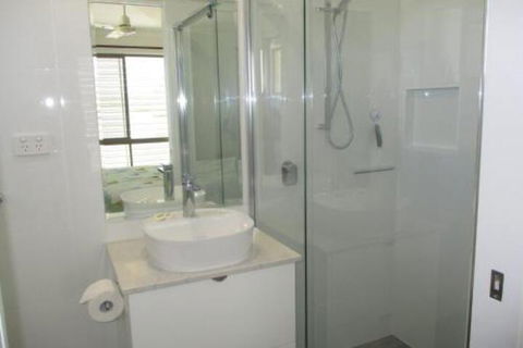 Comfy & Cosy (Upstairs) - Foster Accommodation 4