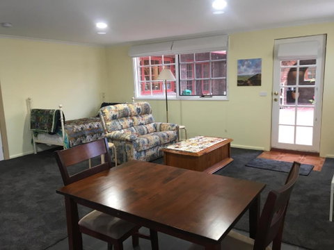Tinder Lodge Studio - Foster Accommodation 2