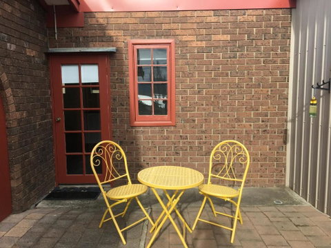 Tinder Lodge Studio - Foster Accommodation 7