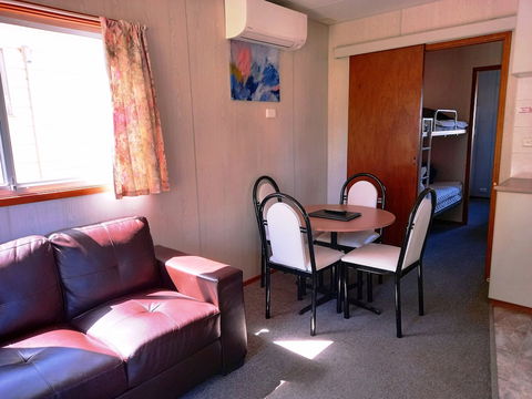 Young Tourist Park - Foster Accommodation 4