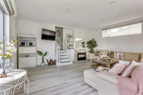 A Wave From It All - Foster Accommodation 7