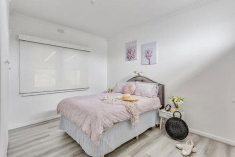 A Wave From It All - Foster Accommodation 5