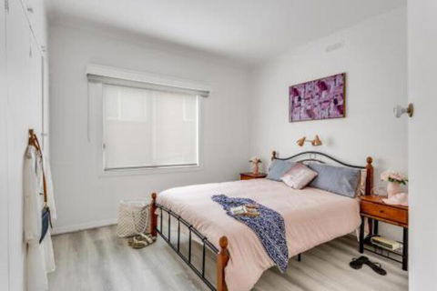 A Wave From It All - Foster Accommodation 0
