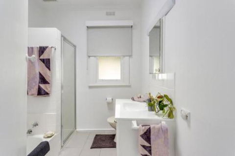 A Wave From It All - Foster Accommodation 4