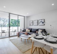 Executive Luxury Apt With Parking Next to Station - Foster Accommodation