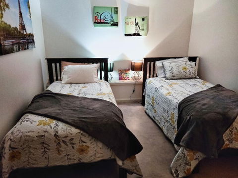 Wanderlust Cottage - Foster Accommodation 6