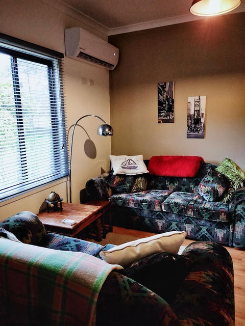 Wanderlust Cottage - Foster Accommodation 5