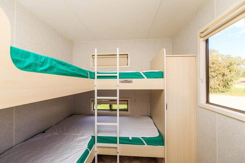 Reflections Holiday Parks Grabine - Foster Accommodation 6