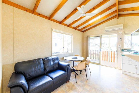 Reflections Holiday Parks Grabine - Foster Accommodation 3