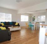 Bright  Breezy - Foster Accommodation