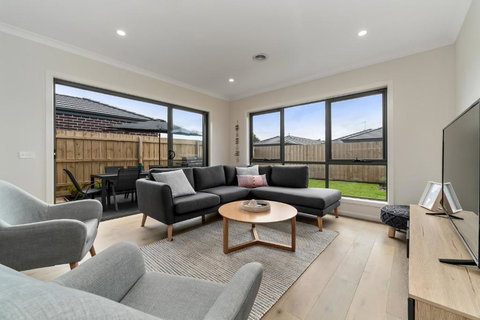 Brand New & Beautiful Rosebud Holiday Home - Foster Accommodation 3