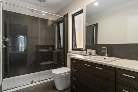 Brand New & Beautiful Rosebud Holiday Home - Foster Accommodation 5