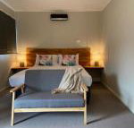 Railway Hotel Queenstown - Foster Accommodation