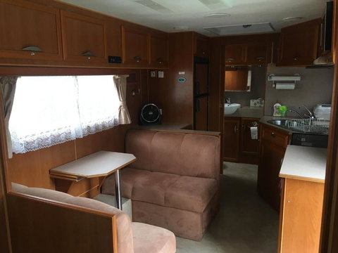 Luxury Caravan - Foster Accommodation 4