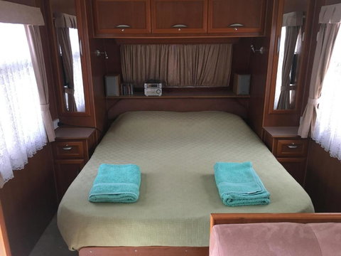 Luxury Caravan - Foster Accommodation 5
