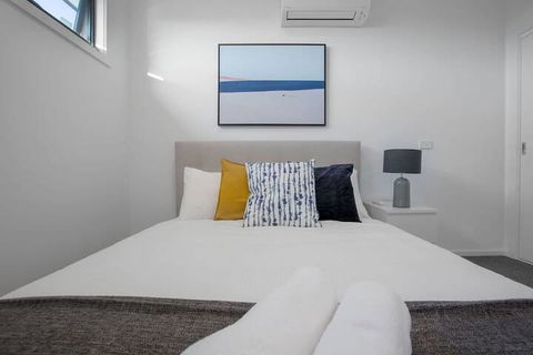 Trendy Sweet Home In Blackburn South - Foster Accommodation 5