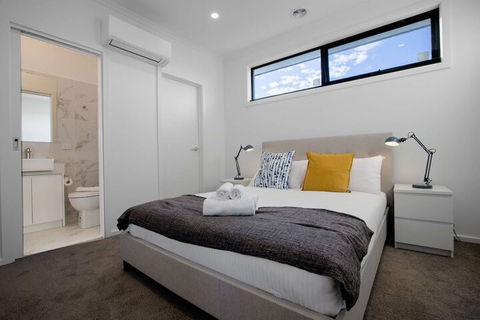Trendy Sweet Home In Blackburn South - Foster Accommodation 7