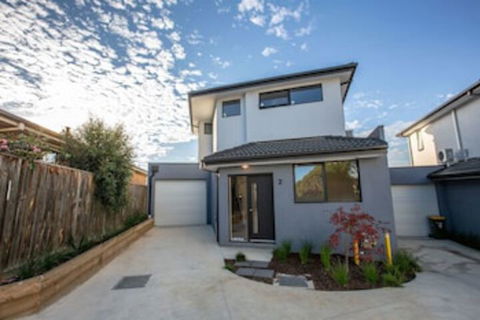 Trendy Sweet Home In Blackburn South - Foster Accommodation 0