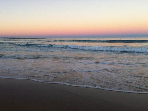 Wonky Pine Beach House NARRWALLEE 4 Bedroom - Foster Accommodation 5