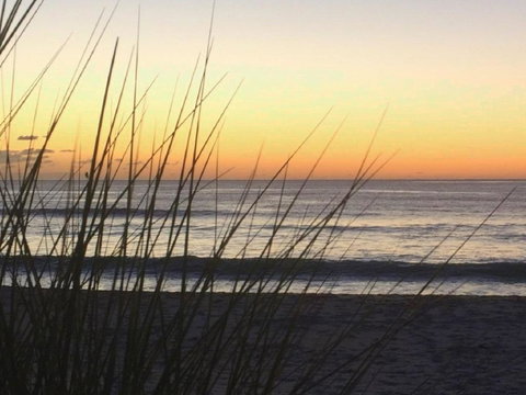 Wonky Pine Beach House NARRWALLEE 4 Bedroom - Foster Accommodation 7