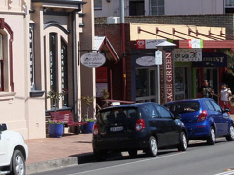 Wonky Pine Beach House NARRWALLEE 4 Bedroom - Foster Accommodation 2