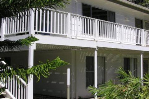 Wonky Pine Beach House NARRWALLEE 4 Bedroom - Foster Accommodation 0