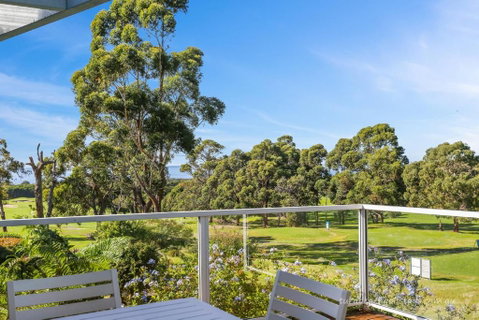 Tura Beach Golf Stays - Foster Accommodation 2
