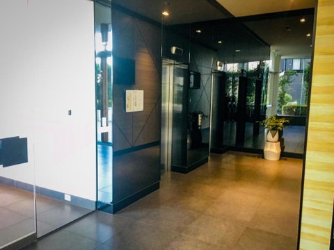 Modern Clean Luxury At The Right Price..... - Foster Accommodation 6