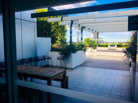 Modern Clean Luxury At The Right Price..... - Foster Accommodation 1