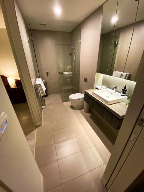 Modern Clean Luxury At The Right Price..... - Foster Accommodation 3