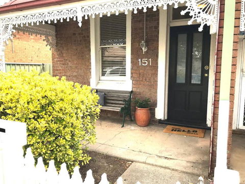 YSG The Edward Townhouse 151 Walk To Town - Foster Accommodation 3